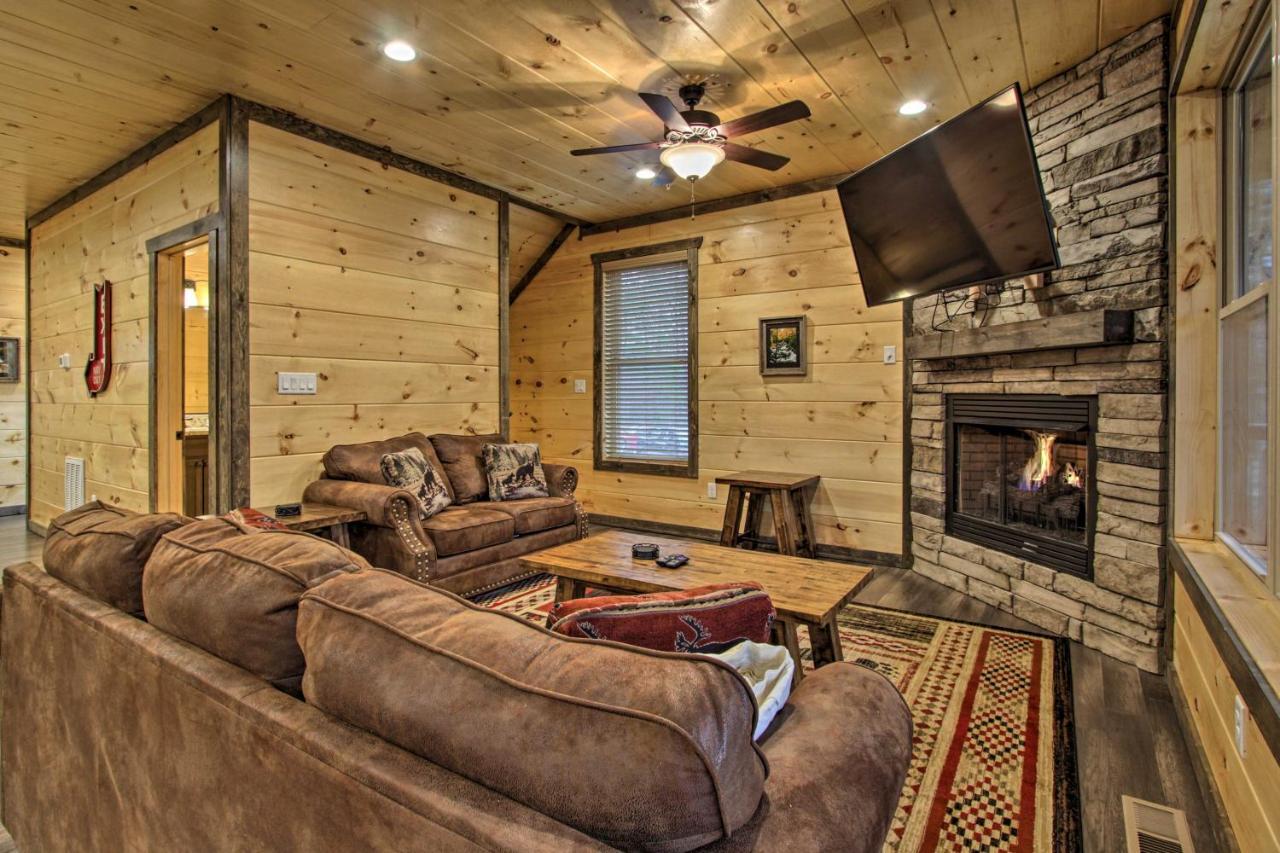 Luxe Cabin With Home Theater Less Than 2 Miles To Gatlinburg Exterior foto
